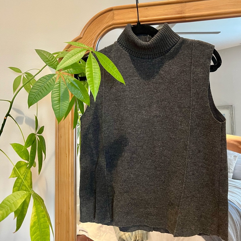 Zara Grey sleeveless turtleneck